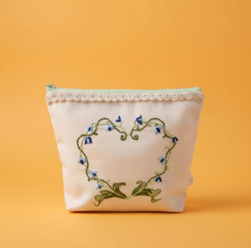 کیف آرایشی قلب سبز